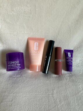 New! Clinique Gift Set With Cream, Serum, Body Hydrator, Lipstick & Mascara